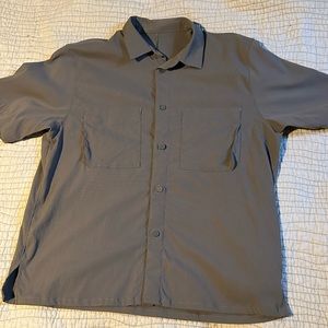 Men’s lululemon button down short sleeve shirt